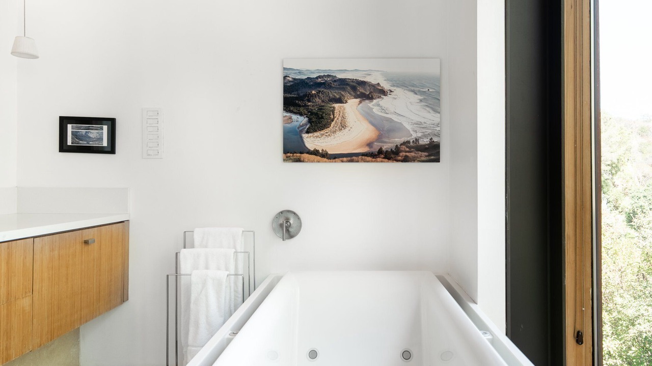 Photo of Bathroom in Laurel Canyon