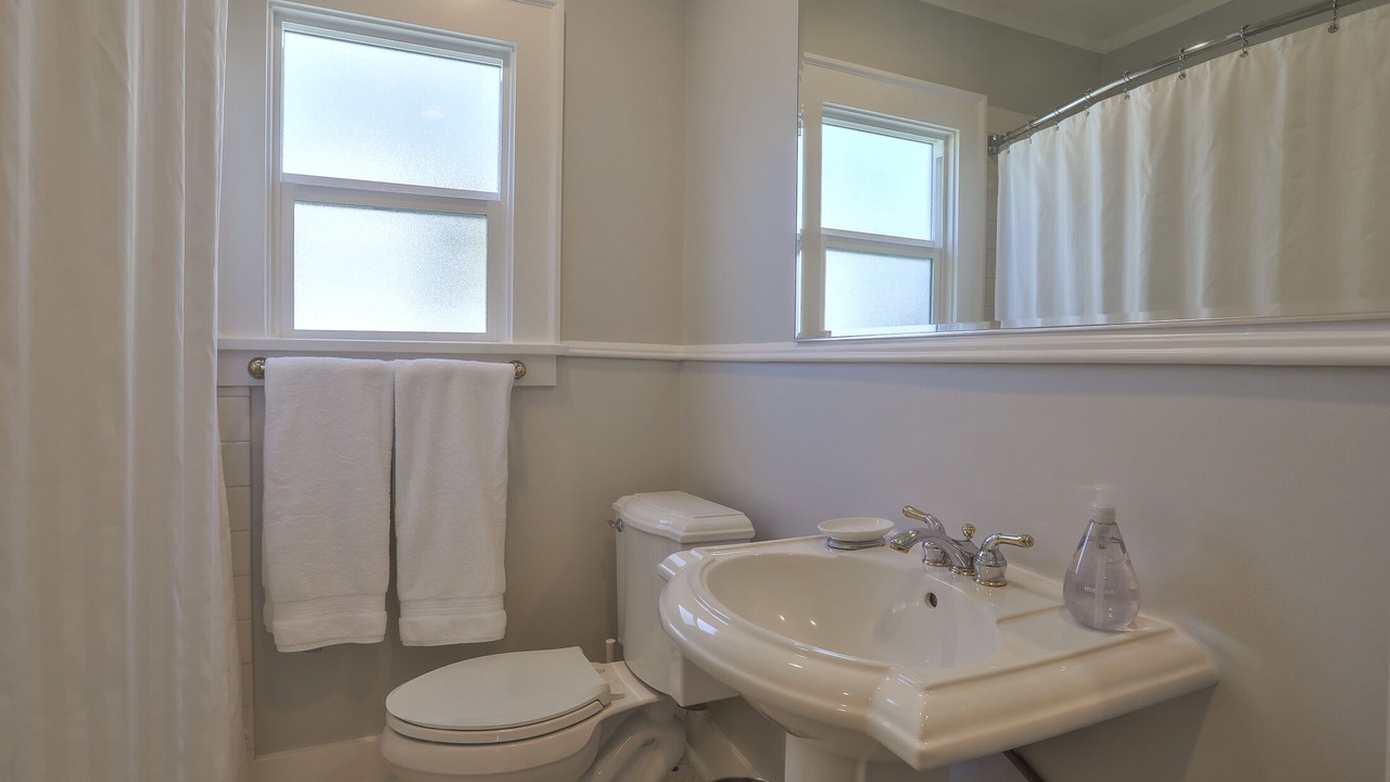 Photo of Bathroom in Southeast Magnolia