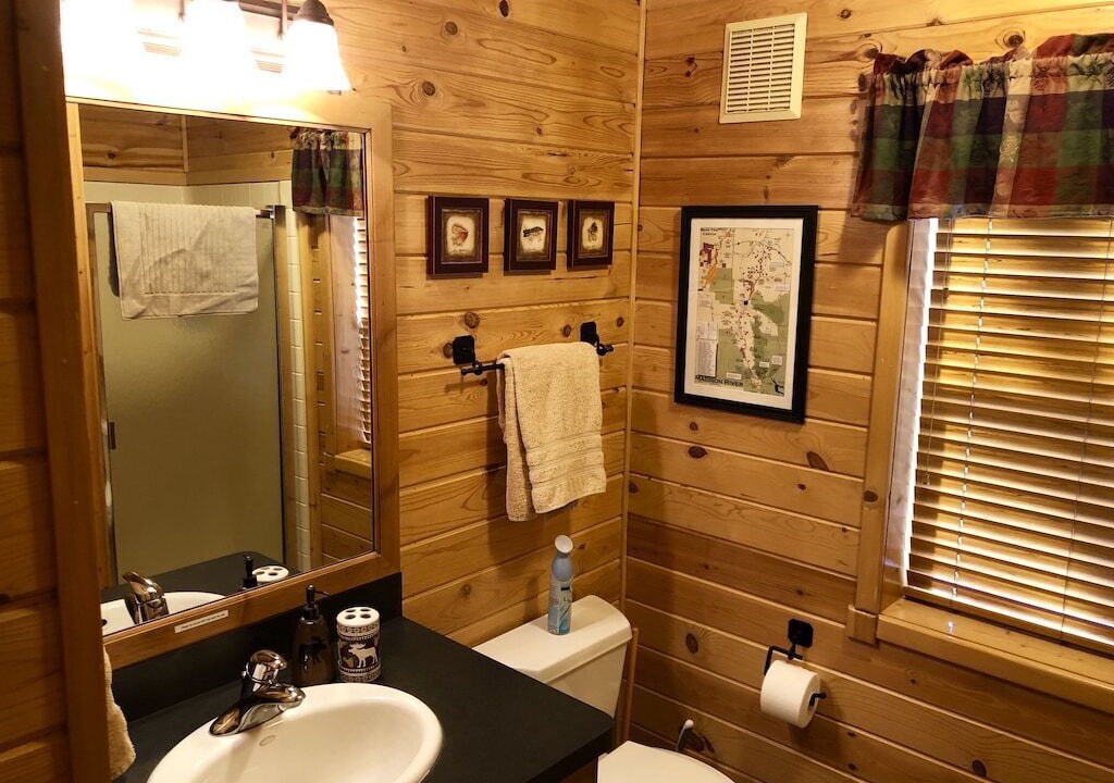 Photo of Bathroom in Island Park