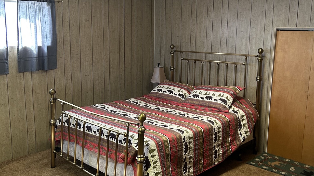 Photo of Bedroom in Broadwater County