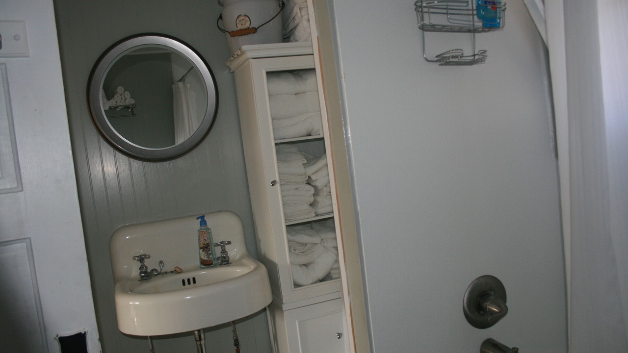 Photo of Bathroom in Gardiner