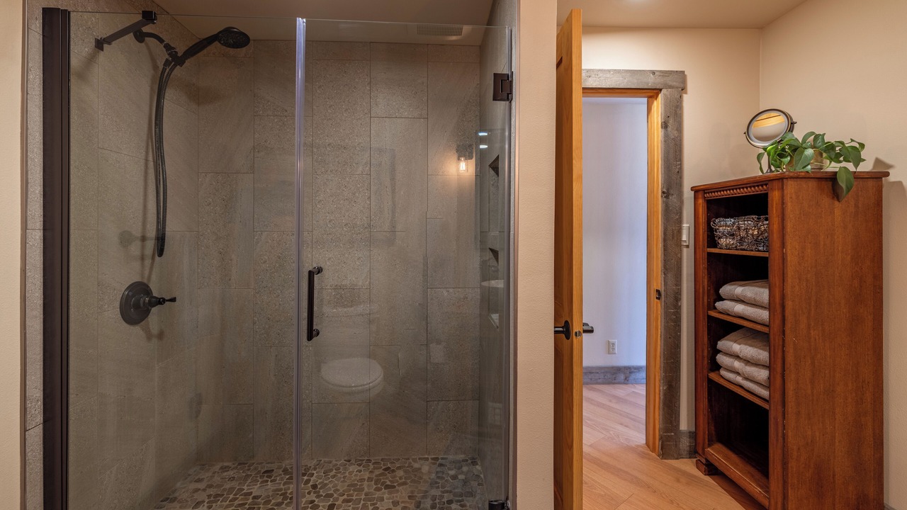 Photo of Bathroom in Wapiti