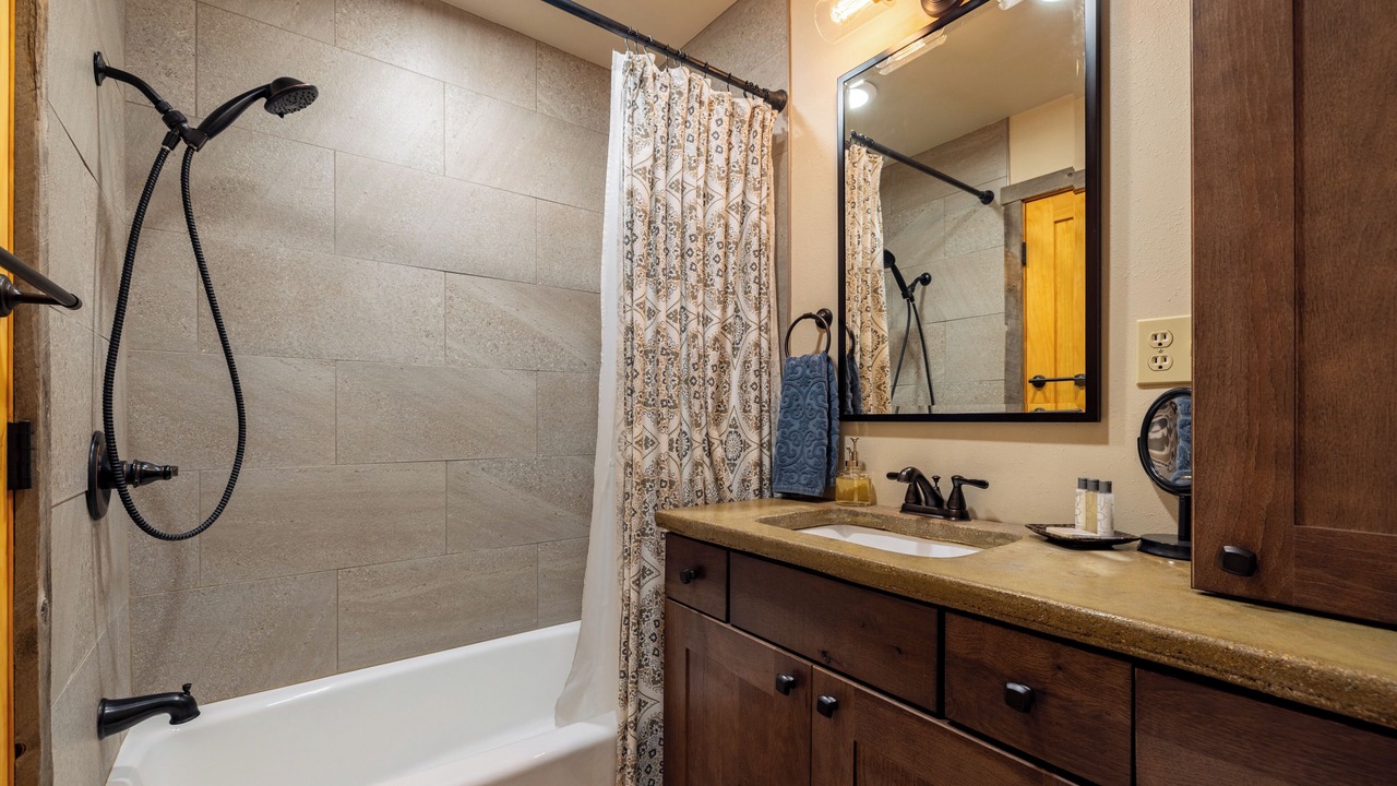 Photo of Bathroom in Wapiti