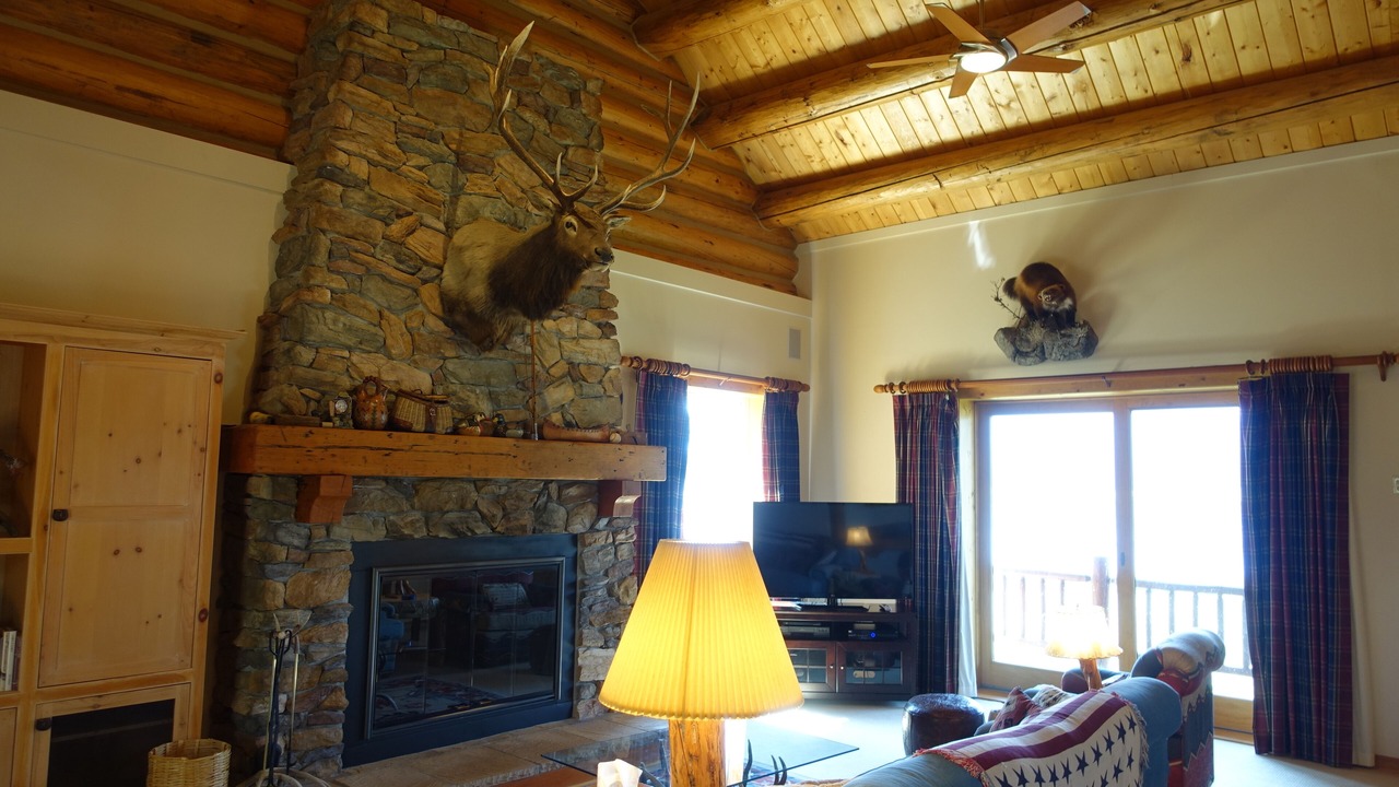 Photo of Livingroom in West Yellowstone