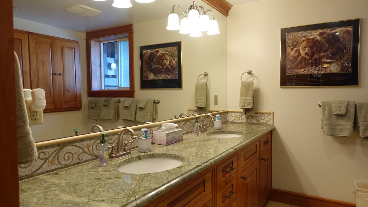 Photo of Bathroom in West Yellowstone