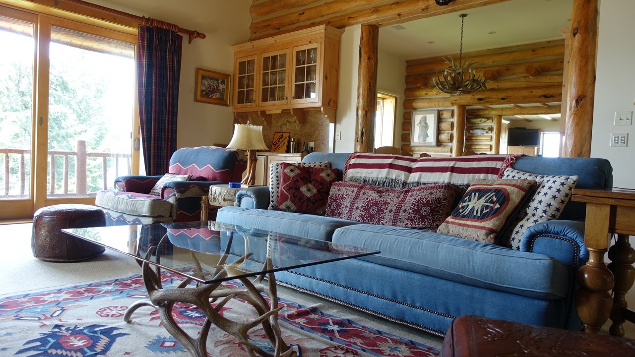 Photo of Livingroom in West Yellowstone