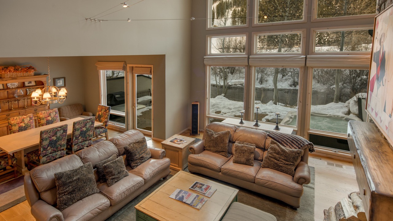 Photo of Livingroom in Warm Springs
