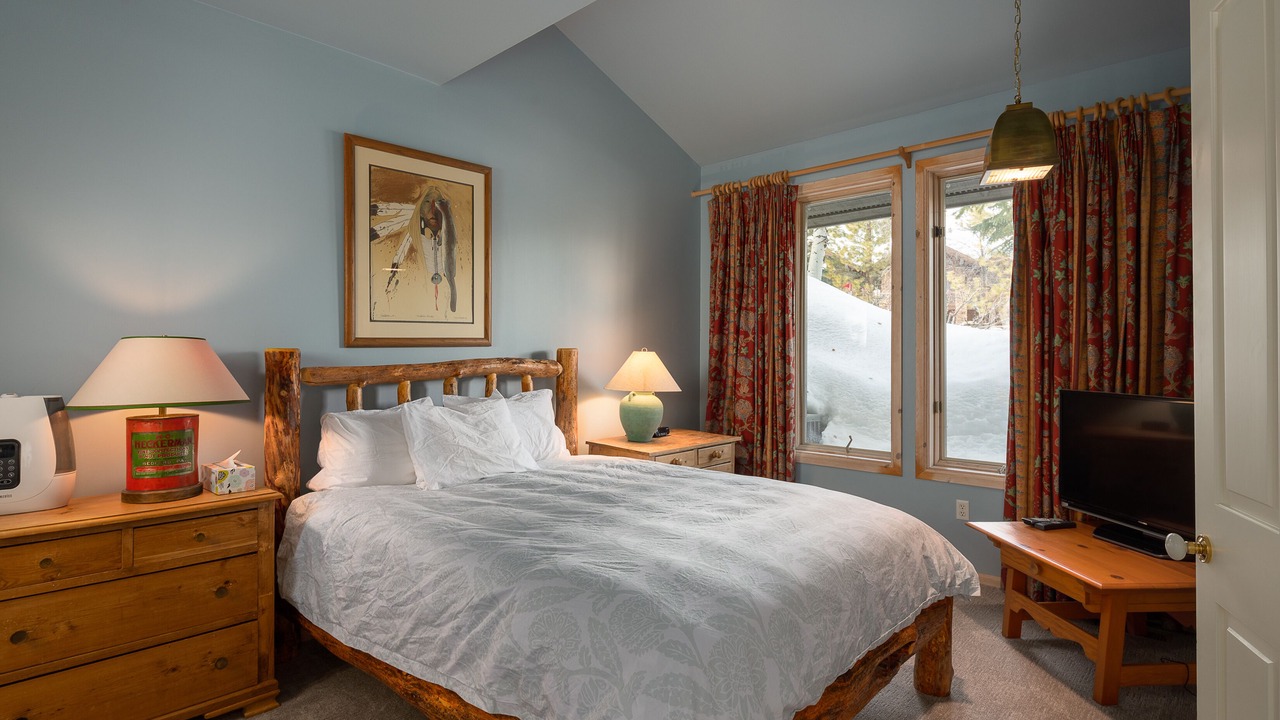 Photo of Bedroom in Warm Springs