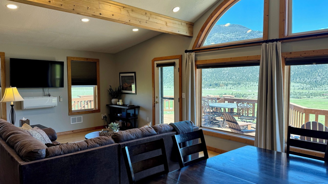 Photo of Livingroom in Emigrant