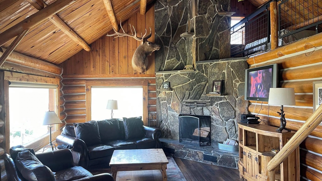 Photo of Livingroom in Glacier Country