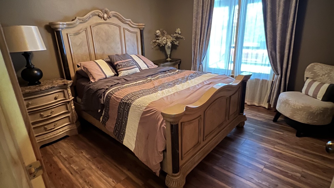 Photo of Bedroom in Lead