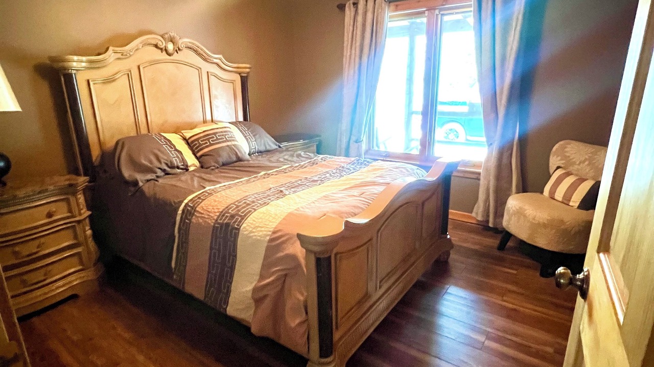 Photo of Bedroom in Lead