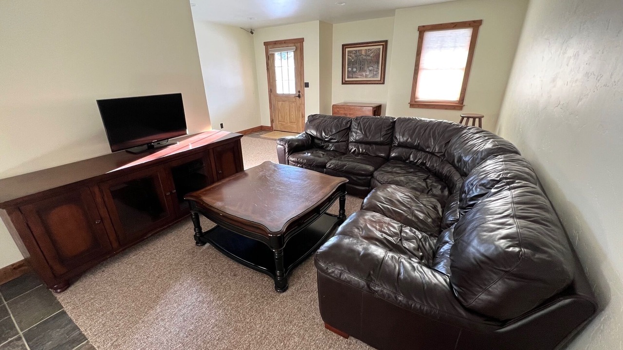 Photo of Livingroom in North Meadow Creek