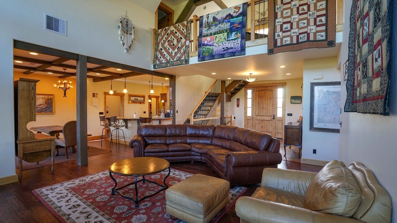 Photo of Livingroom in North Meadow Creek