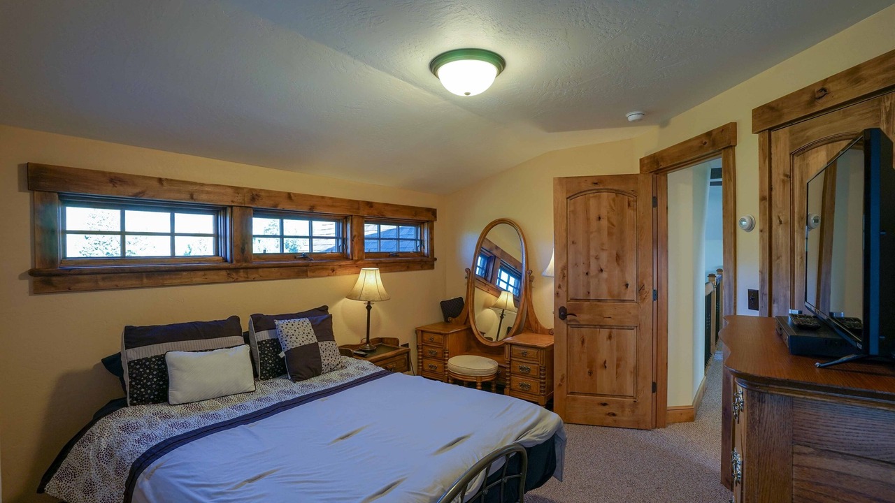 Photo of Bedroom in North Meadow Creek