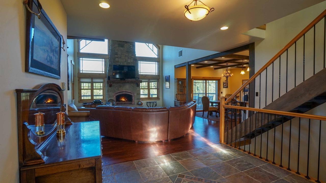Photo of Livingroom in North Meadow Creek