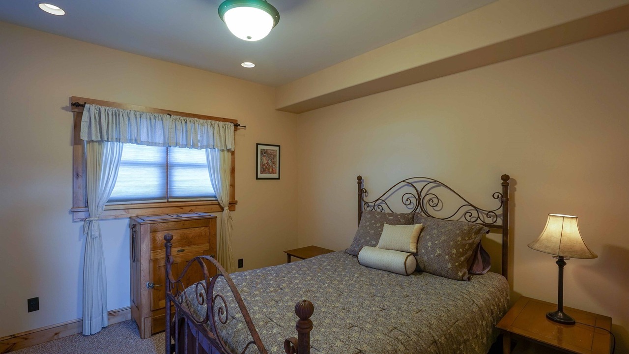 Photo of Bedroom in North Meadow Creek