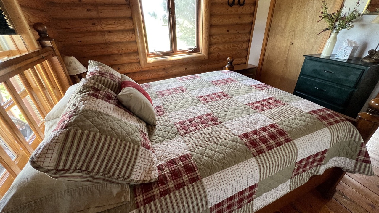 Photo of Bedroom in Shining Mountains