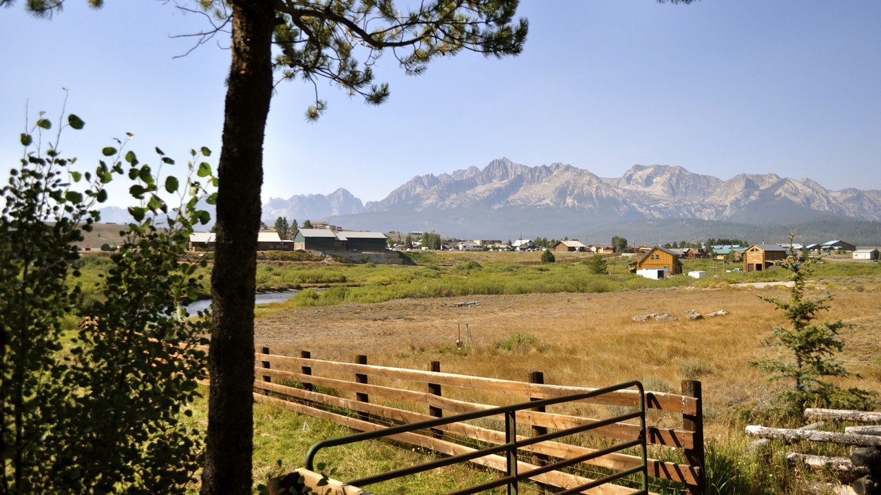 Photo of Others in Stanley