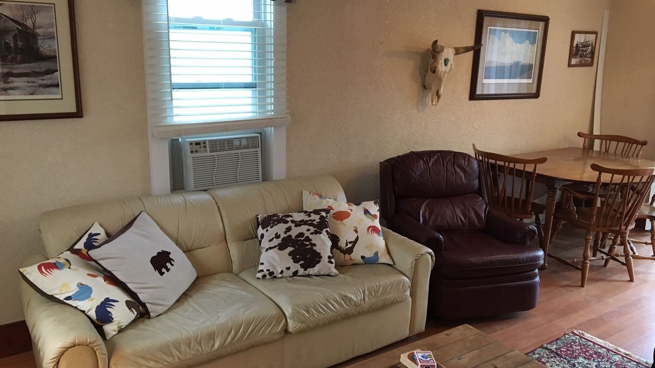 Photo of Livingroom in Mott
