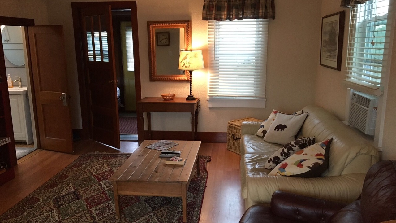 Photo of Livingroom in Mott