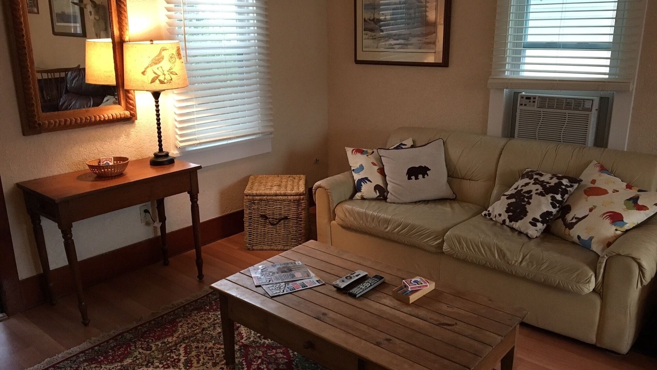Photo of Livingroom in Mott