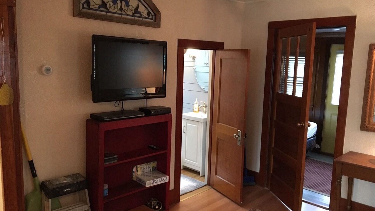 Photo of Bedroom in Mott