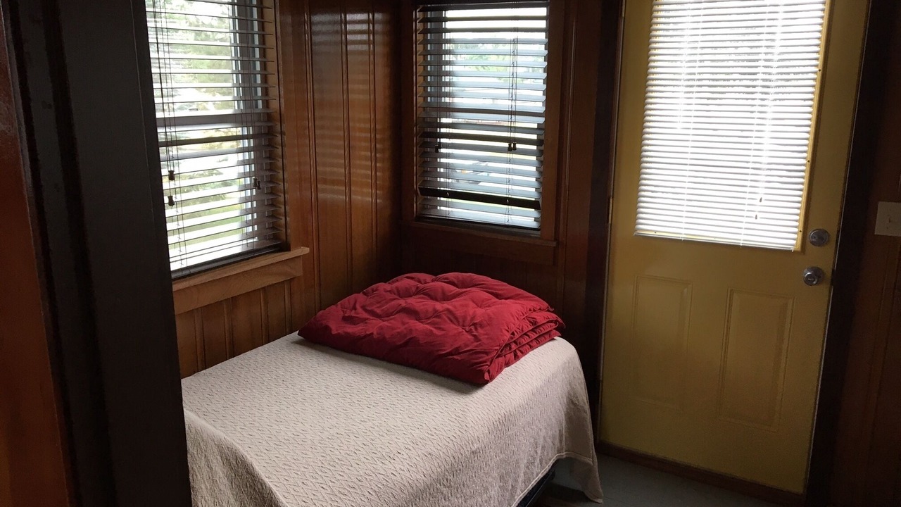 Photo of Bedroom in Mott