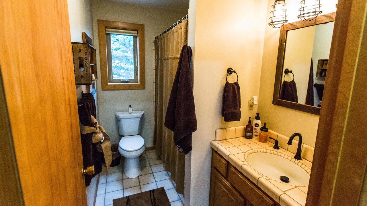 Photo of Bathroom in Emigrant