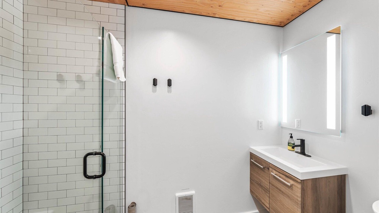 Photo of Bathroom in Lakeside