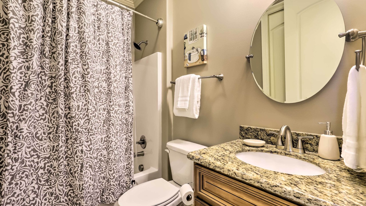 Photo of Bathroom in Diamondhead