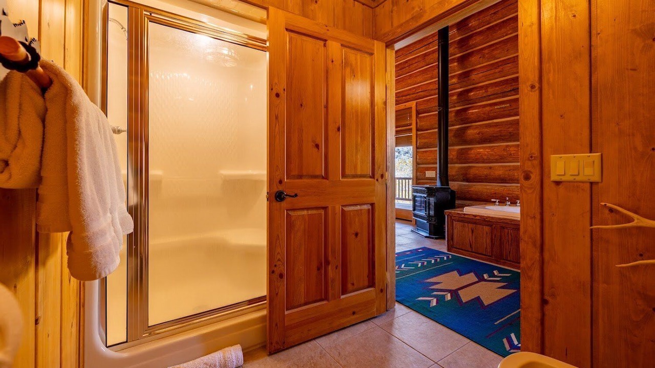 Photo of Bathroom in Wapiti