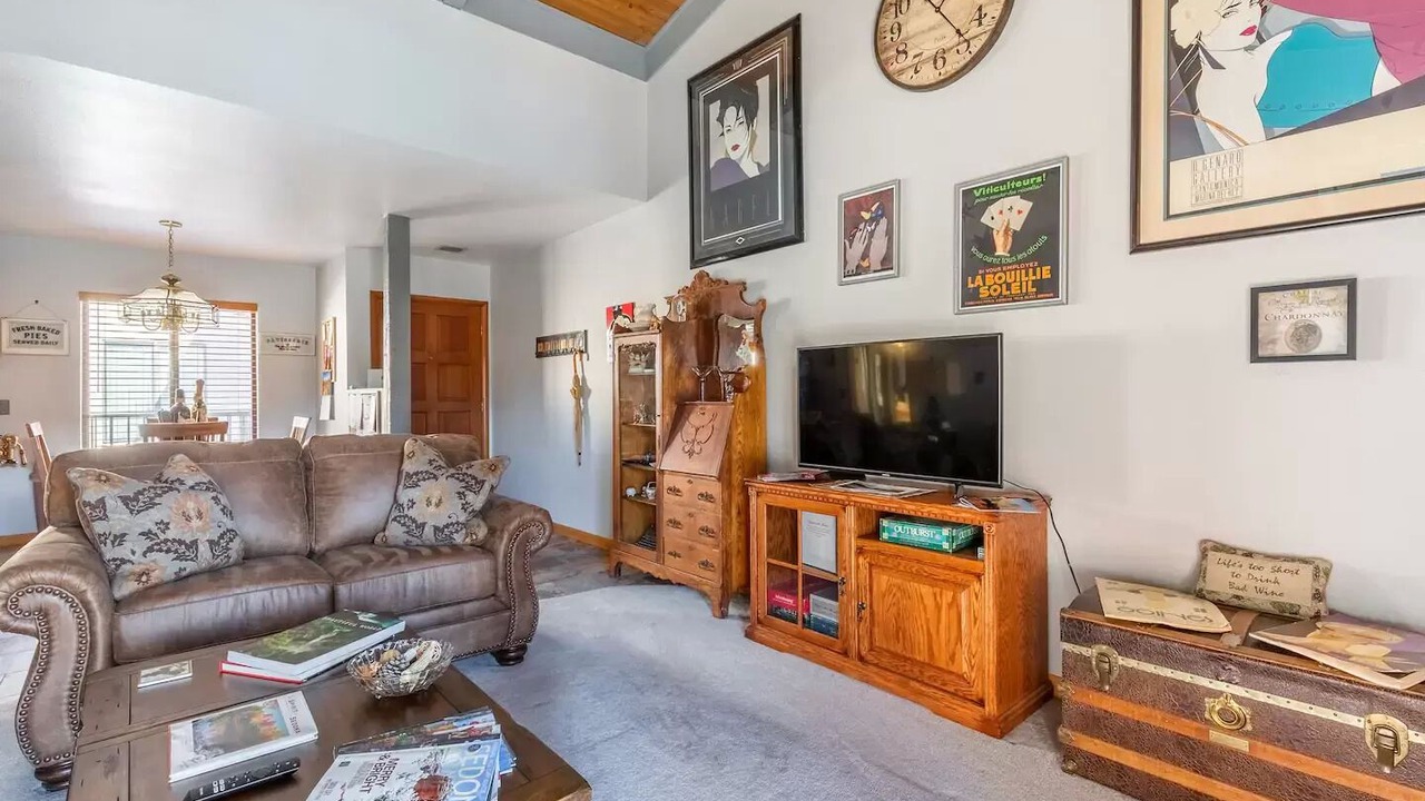 Photo of Livingroom in Oak Creek