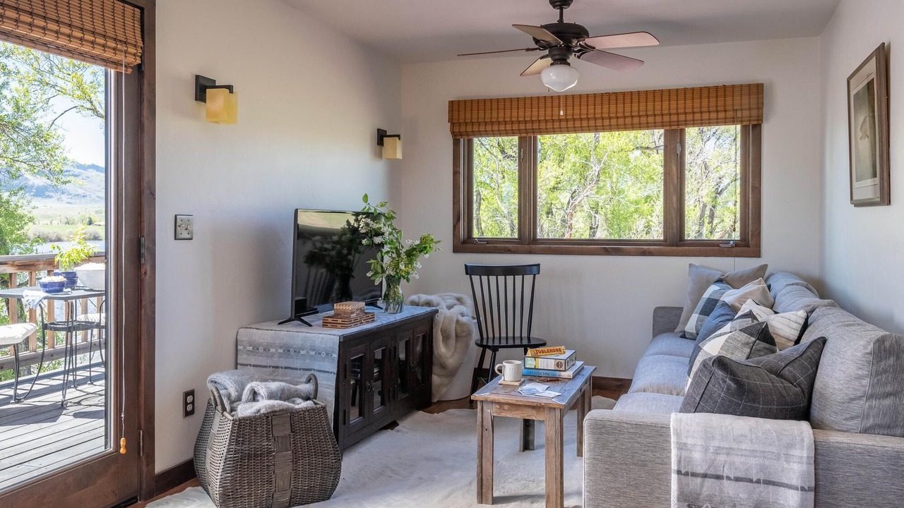 Photo of Livingroom in Emigrant