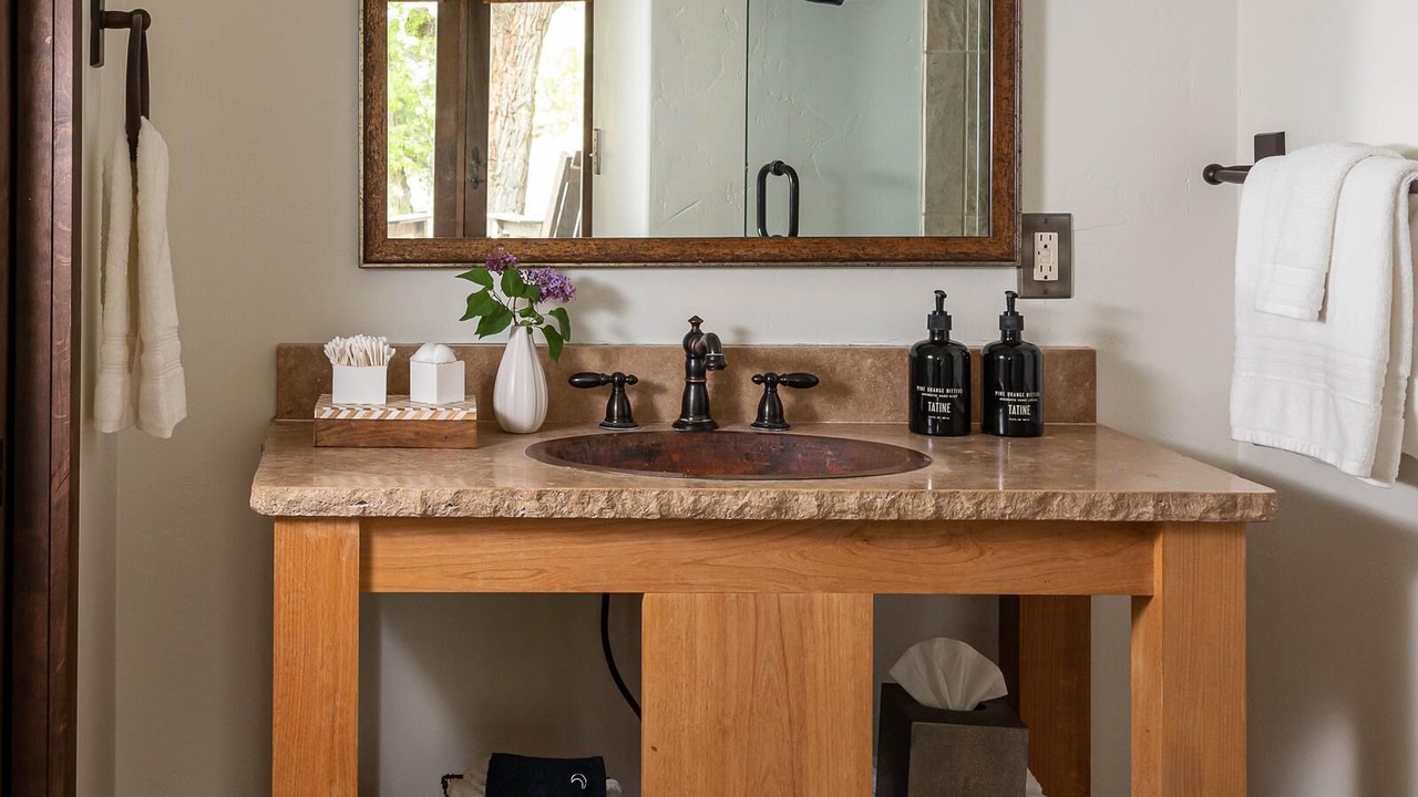 Photo of Bathroom in Emigrant