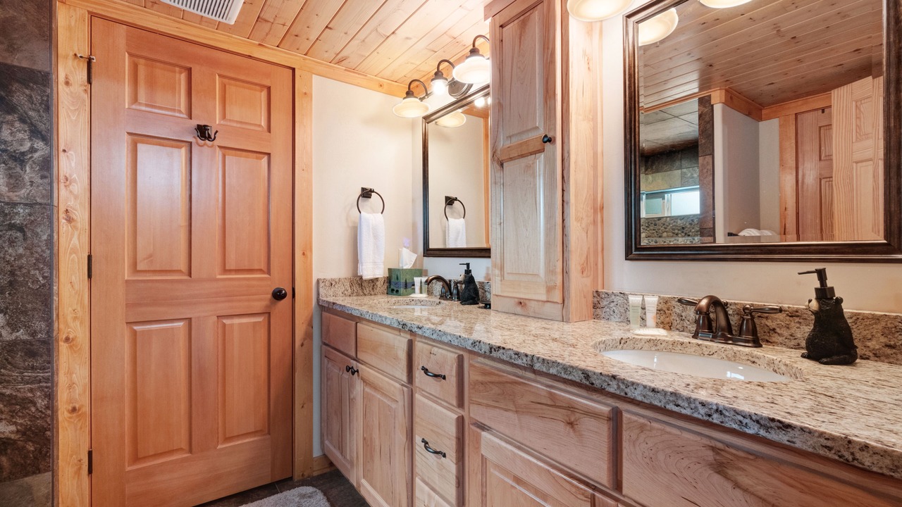 Photo of Bathroom in Garden City