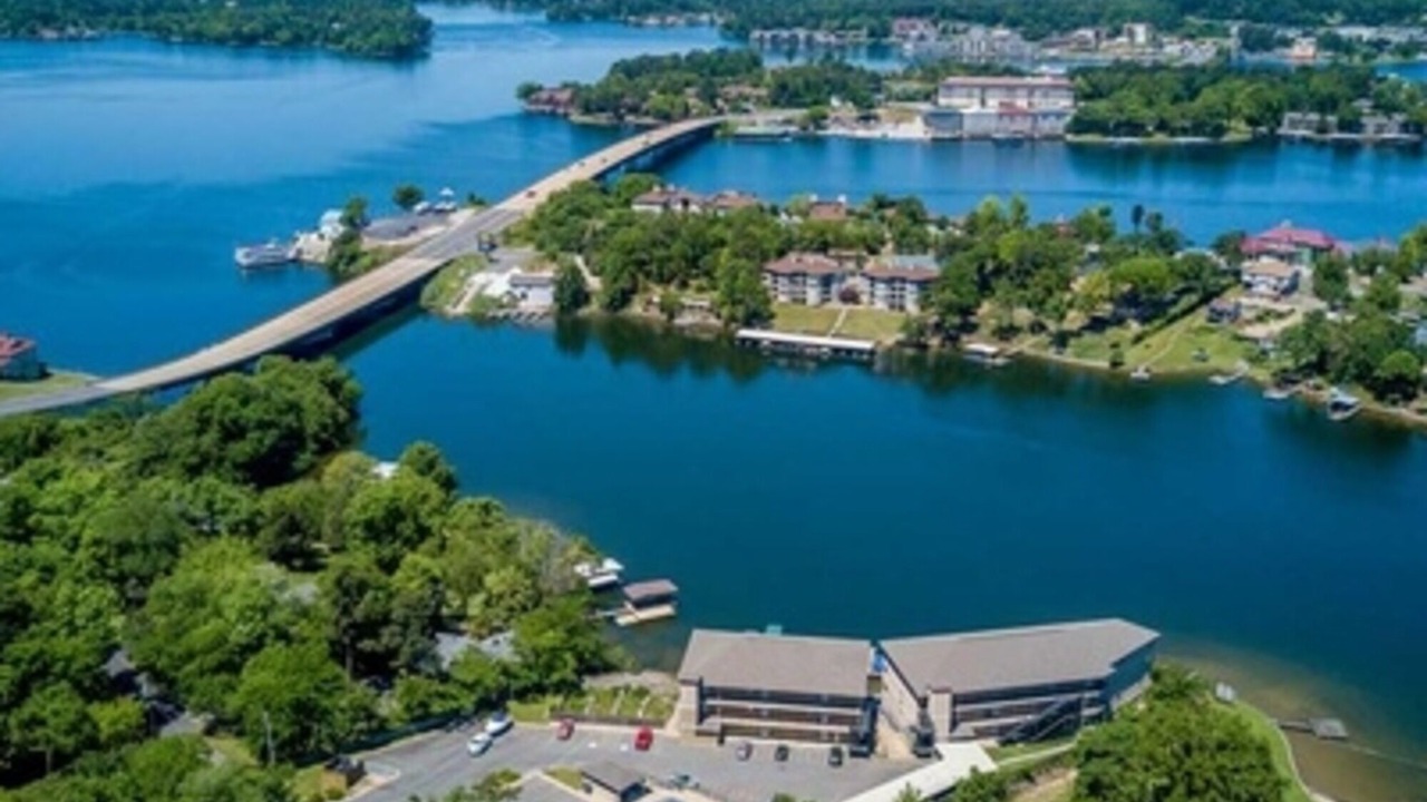 Photo of Others in Lake Hamilton