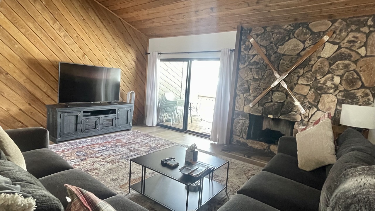 Photo of Livingroom in Elkhorn Village