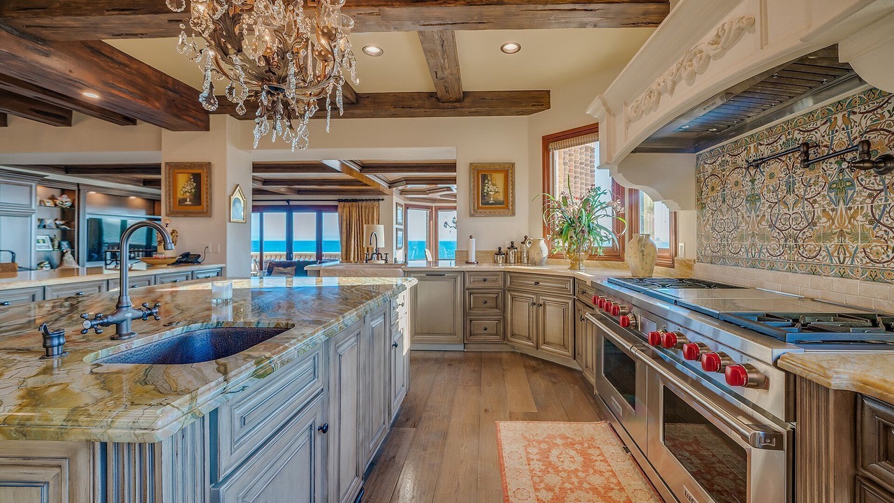 Photo of Kitchen in Peninsula