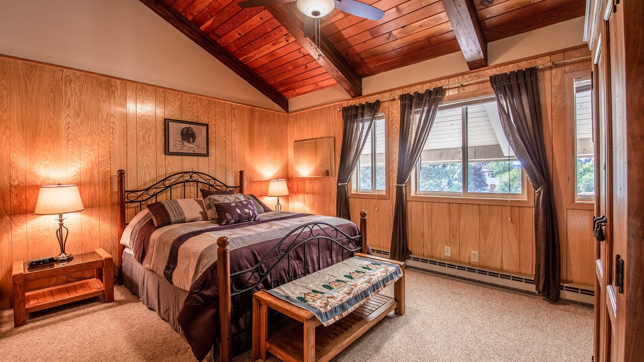Photo of Bedroom in Sandpoint