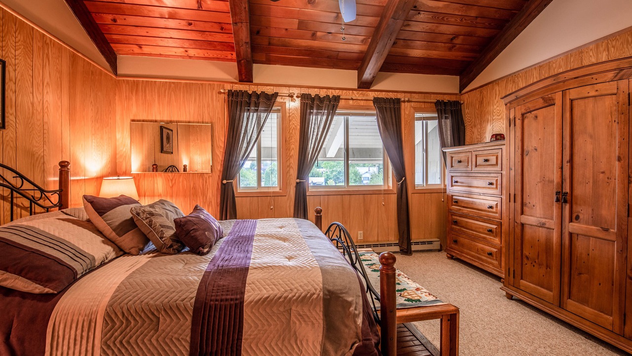 Photo of Bedroom in Sandpoint