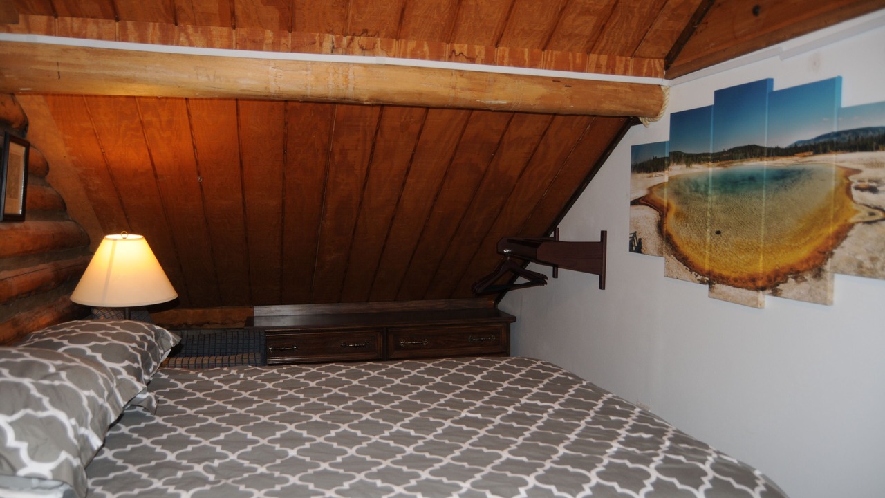 Photo of Bedroom in West Yellowstone