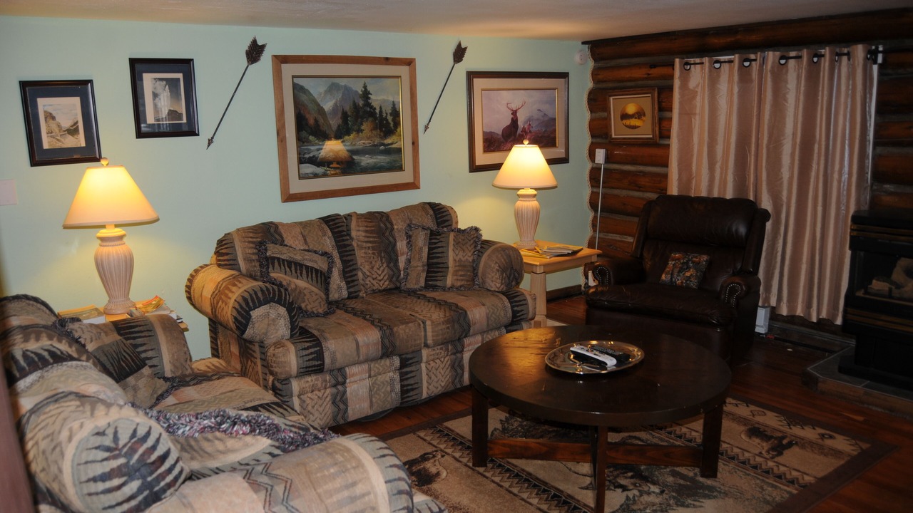 Photo of Livingroom in West Yellowstone