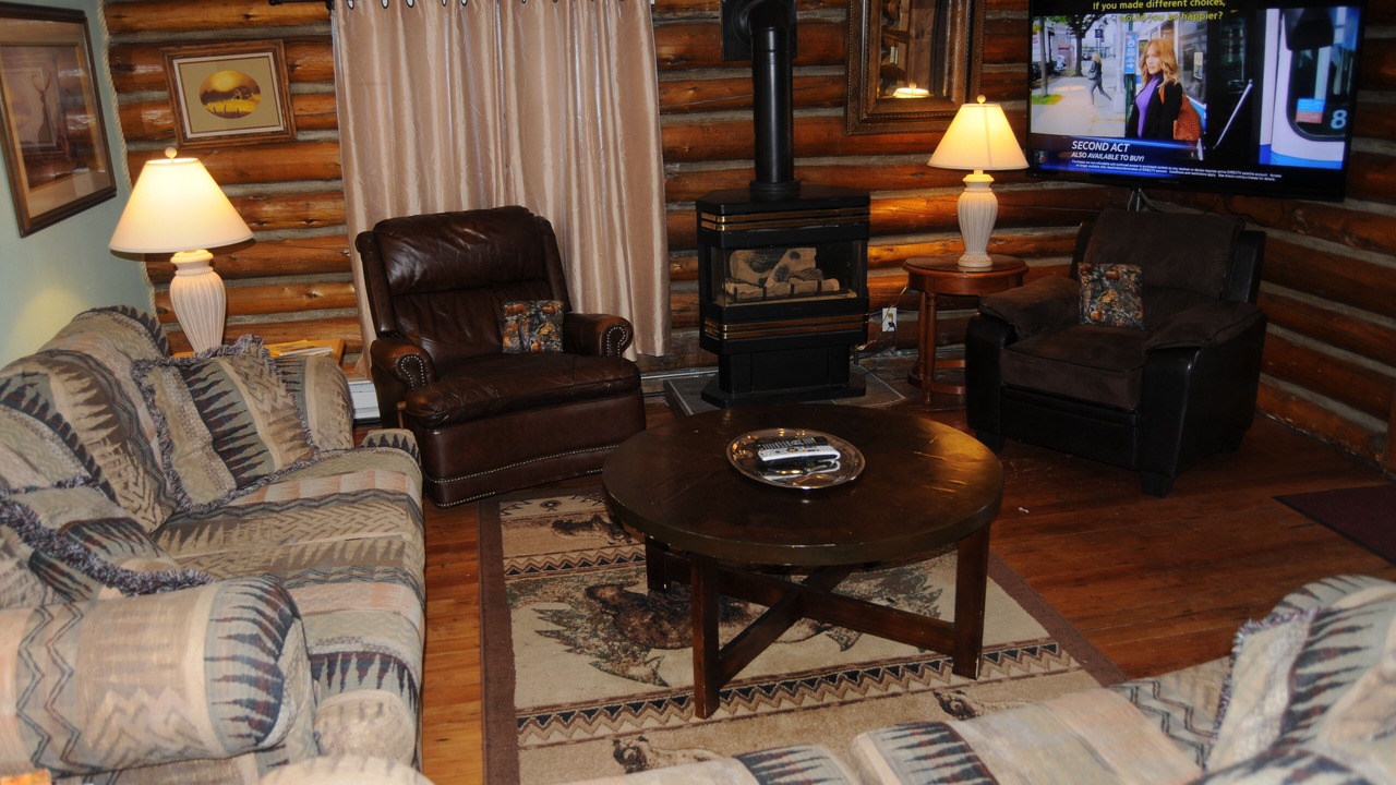 Photo of Livingroom in West Yellowstone