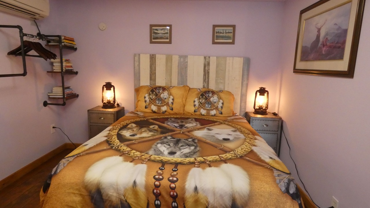 Photo of Bedroom in West Yellowstone