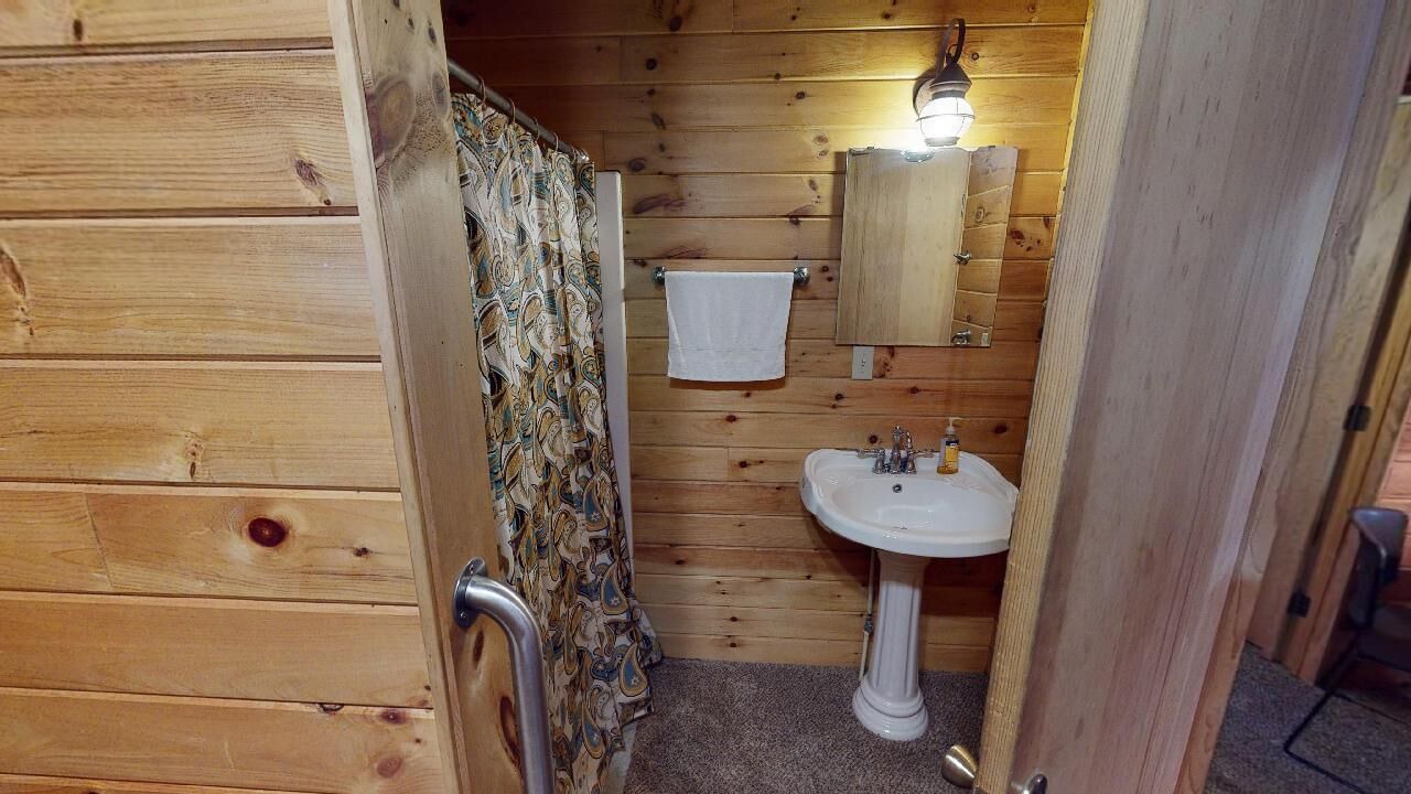 Photo of Bathroom in Nelsonville