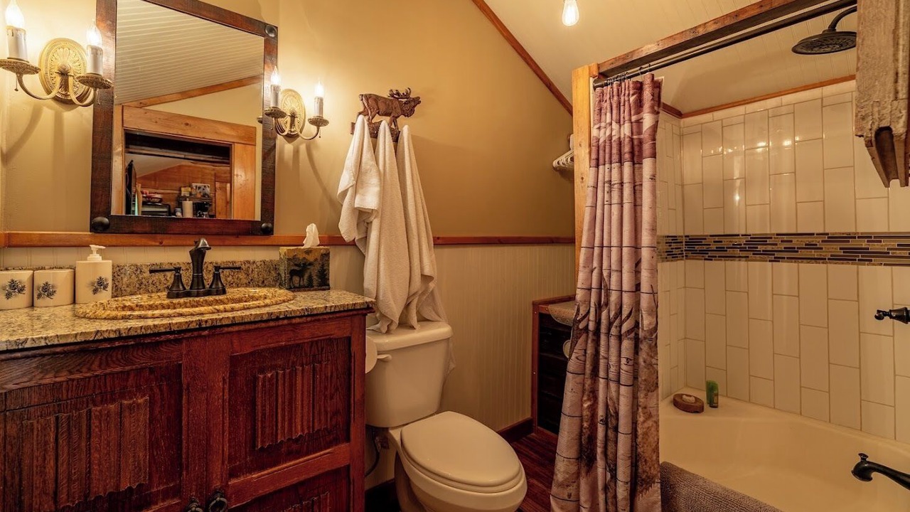 Photo of Bathroom in Wapiti