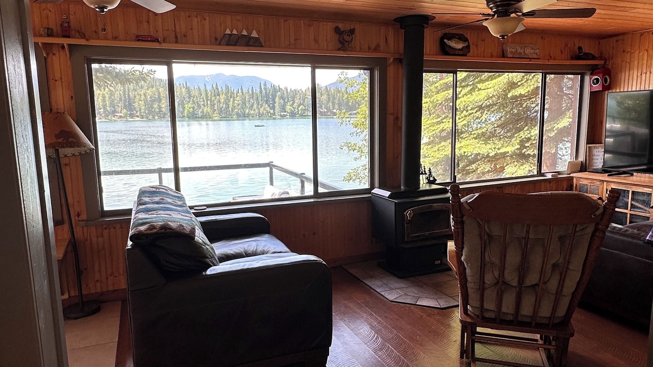 Photo of Livingroom in West Glacier