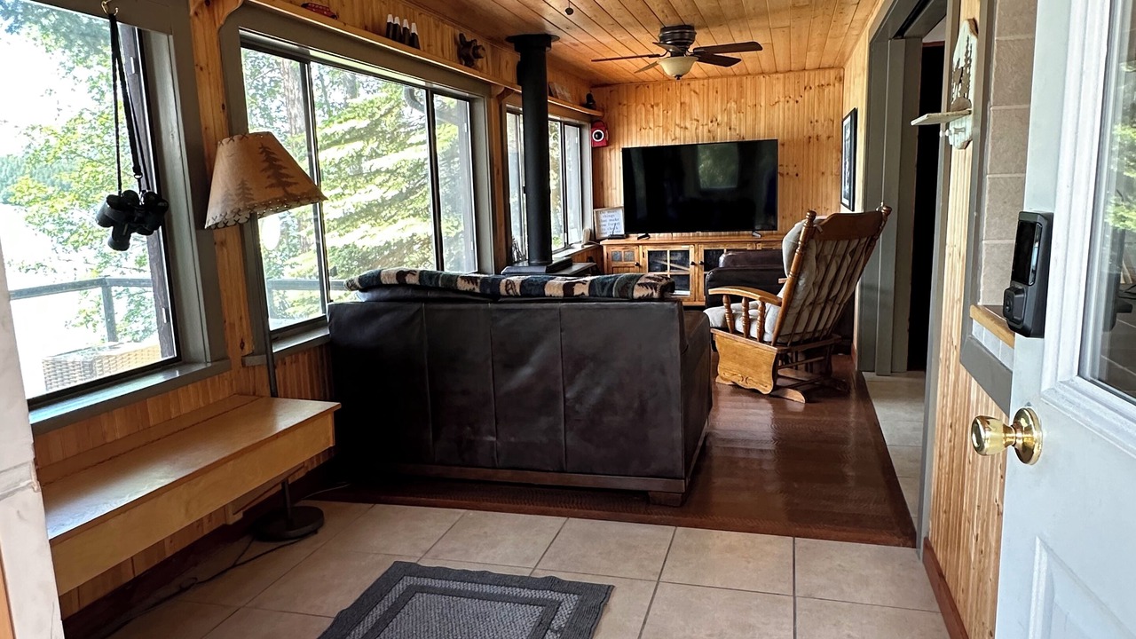 Photo of Livingroom in West Glacier