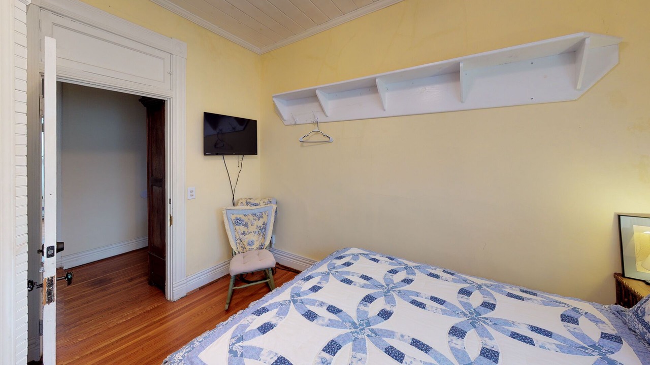 Photo of Bedroom in Nelsonville